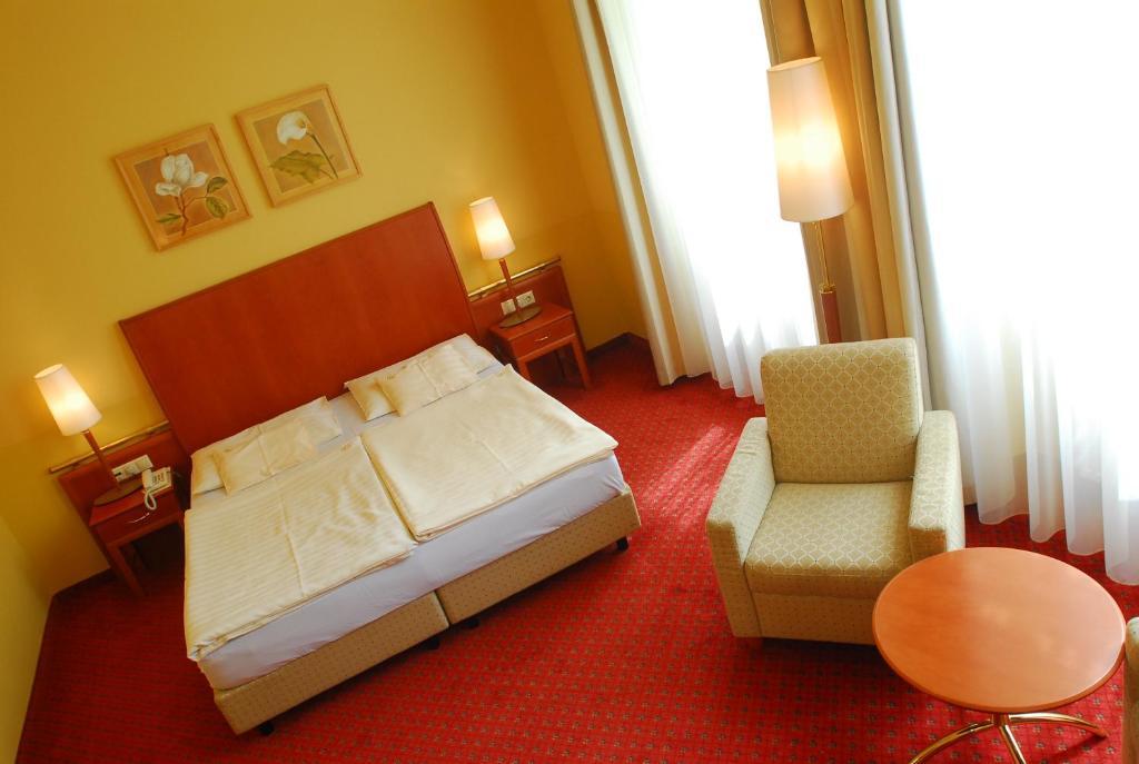 Park Hotel Pelikan Szombathely Eksteriør billede